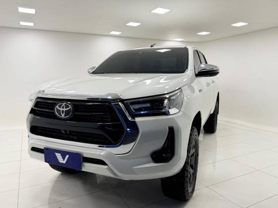 TOYOTA HILUX 2.8 D-4D TURBO DIESEL CD SRX 4X4 AUTOMÁTICO